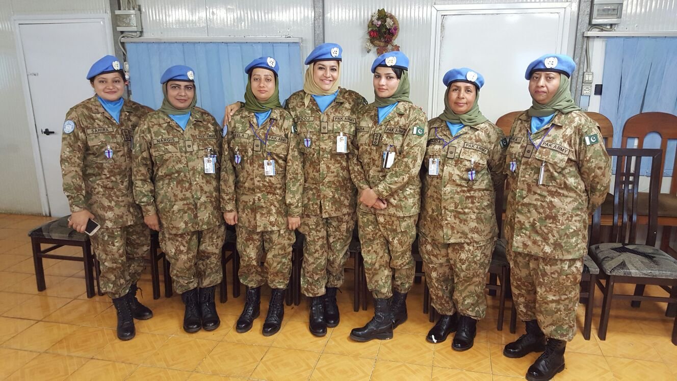 Dr. Urooj Hina standing with Pakistan Army female medical officers during her service under United Nations medical protocols 1